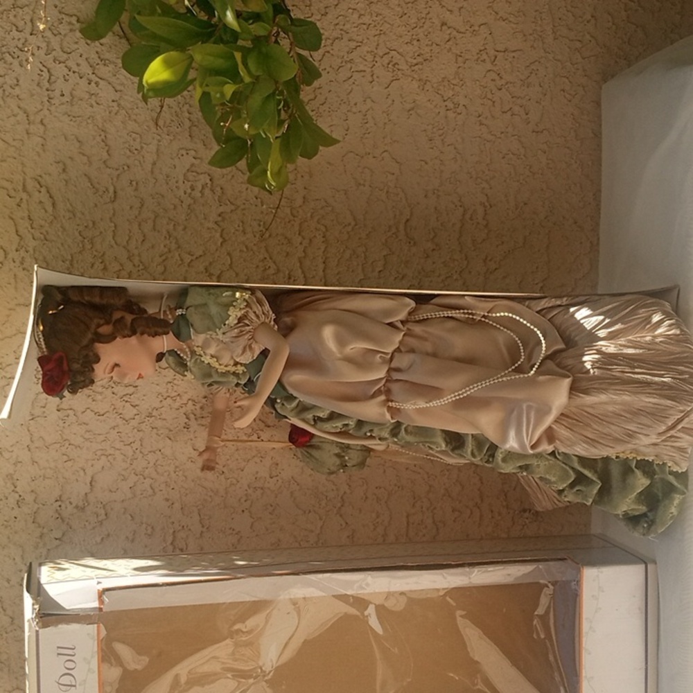 Victorian Porcelain Doll w Box 17" Midwestern Home Products - Picture 11 of 15